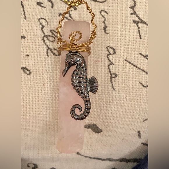 Rose Quartz Seahorse with wire wrapping necklace - Picture 2 of 9